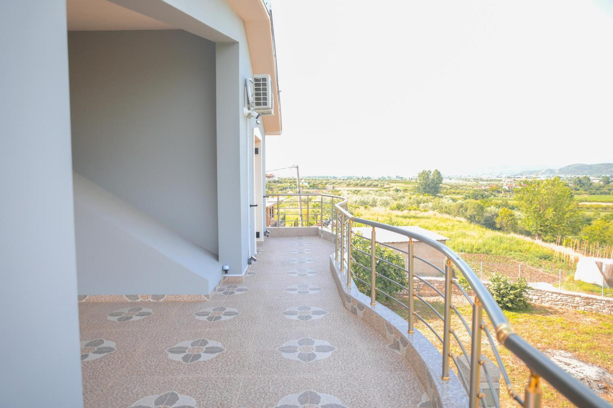 Amla'S Villa Berat Bagian luar foto