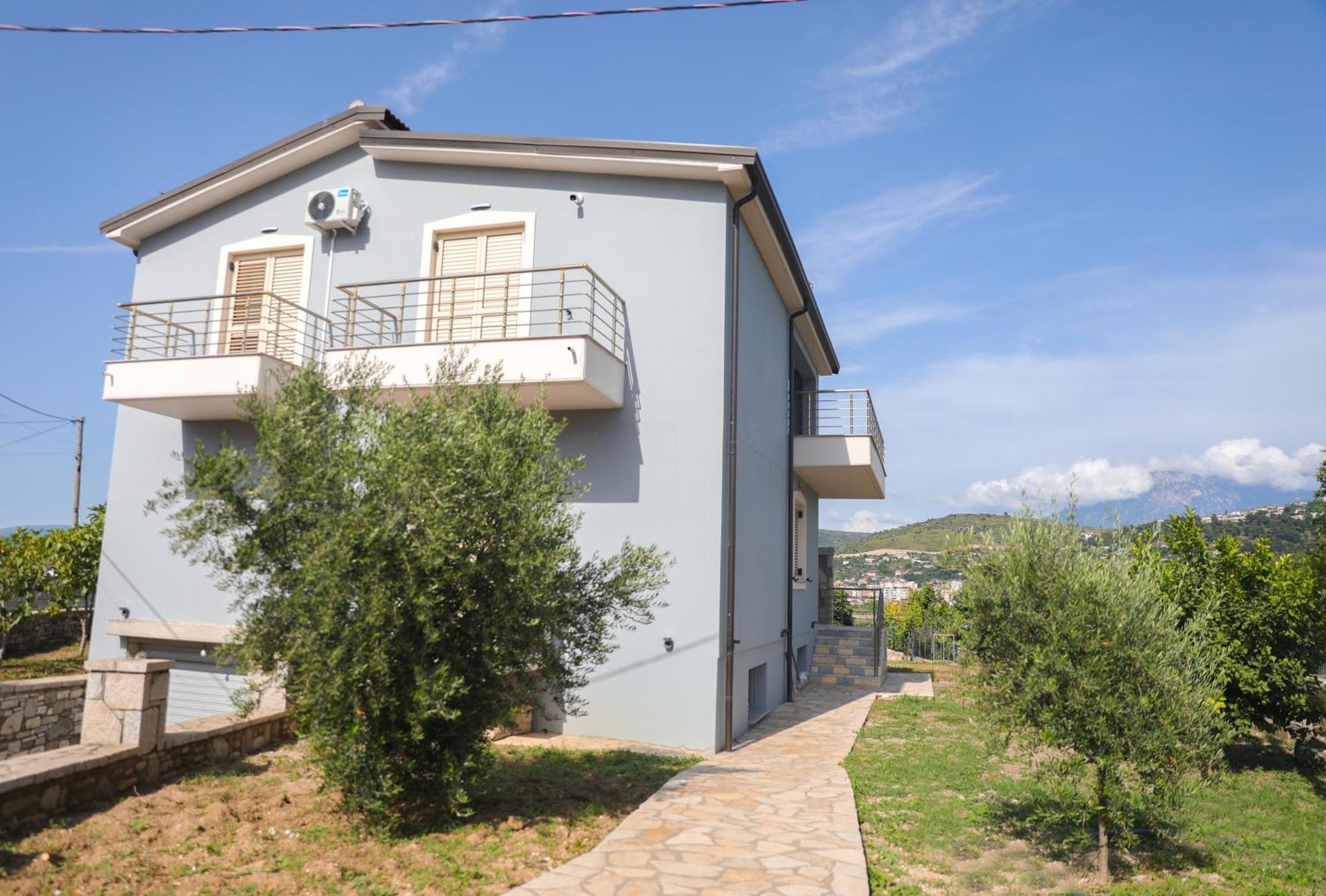 Amla'S Villa Berat Bagian luar foto